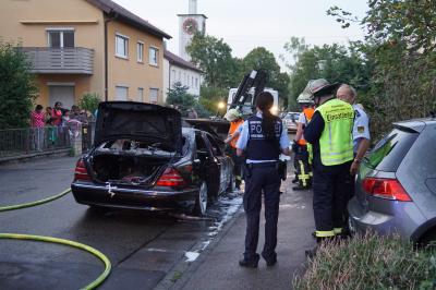 PKW Vollbrand in einem Wohngebiet in Kirchheim